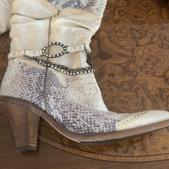 - Steve Madden boots - Picture 2 of 7